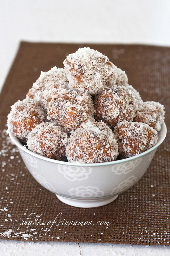 Date and coconut balls