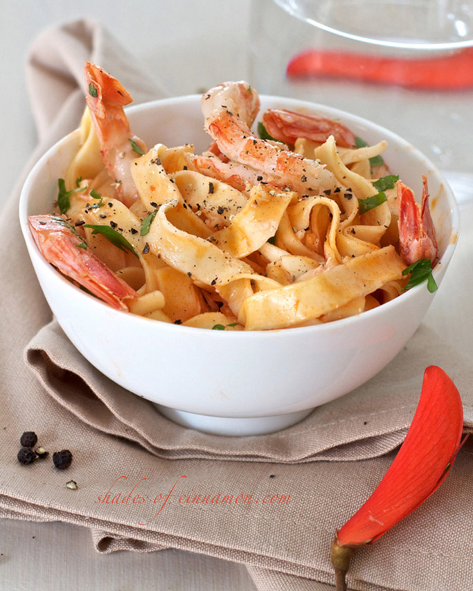 Shrimp and red pepper pasta
