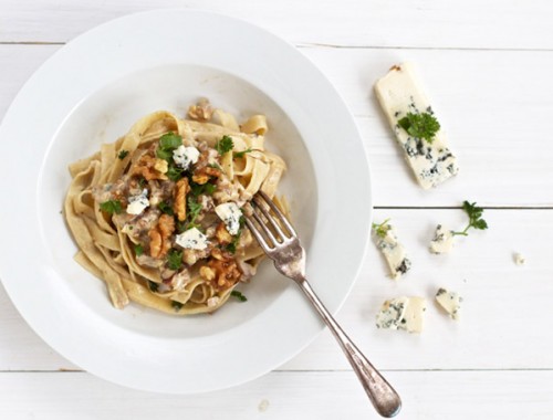 Pasta with walnuts and blue cheese