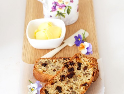 Walnut and date loaf