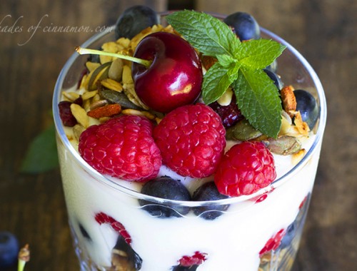 Yogurt crunch with mixed berries