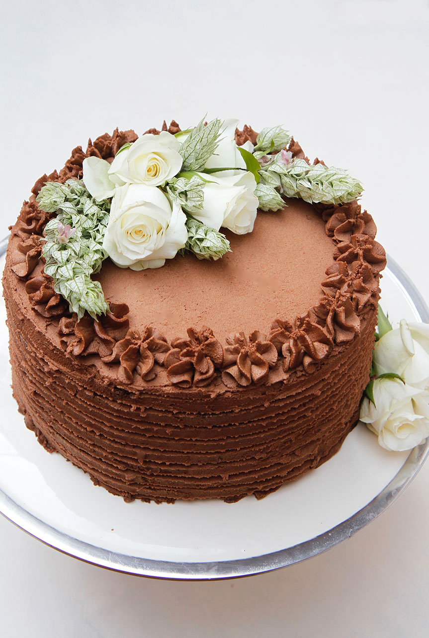 Dark chocolate cake with fresh flowers